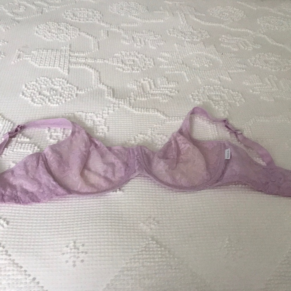 Lavender lace DKNY 36DD bra / never worn WOT